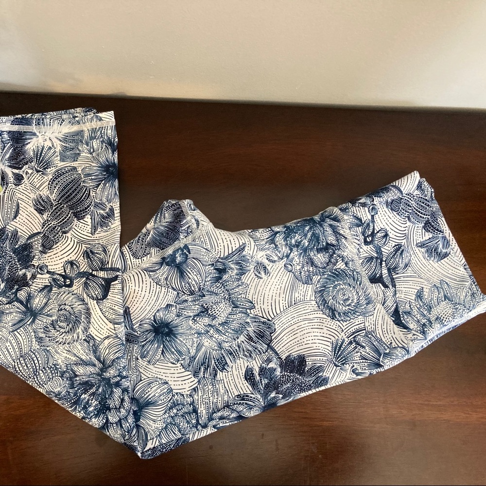 Like New! Fabletics Capri Leggings